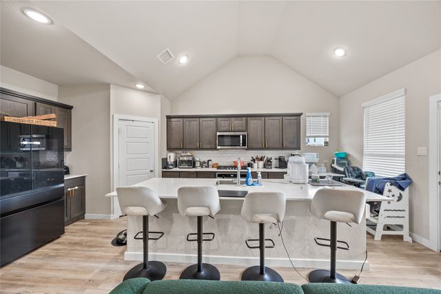 646 Olympic Way, Red Oak, TX 75154