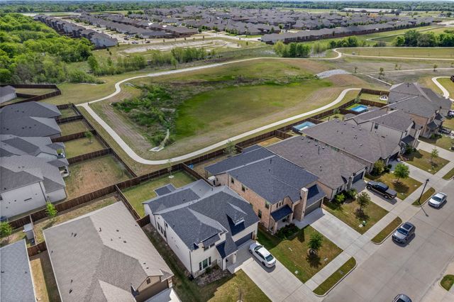 646 Olympic Way, Red Oak, TX 75154