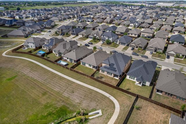 646 Olympic Way, Red Oak, TX 75154