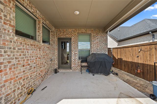 646 Olympic Way, Red Oak, TX 75154
