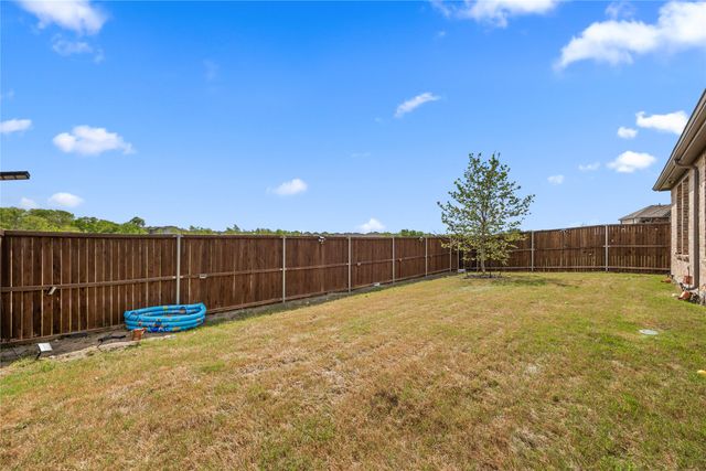 646 Olympic Way, Red Oak, TX 75154