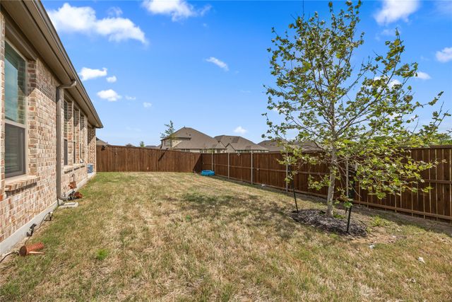 646 Olympic Way, Red Oak, TX 75154