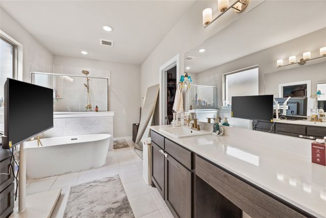 646 Olympic Way, Red Oak, TX 75154