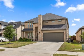 646 Olympic Way, Red Oak, TX 75154
