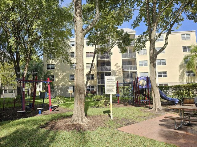 8100 Geneva Ct 233, Doral, FL 33166