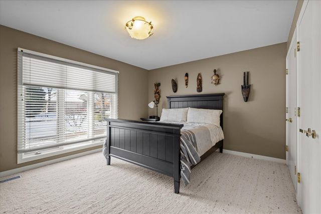 1725 Lilly Court, Highland Park, IL 60035