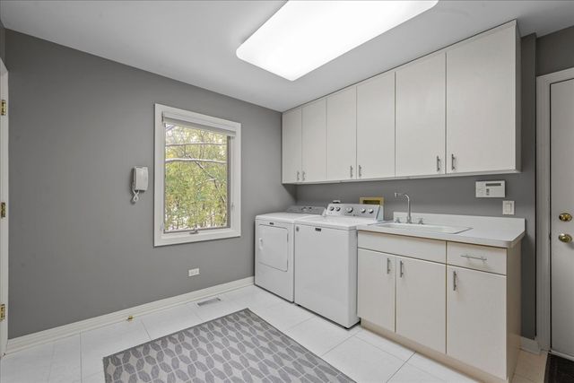 1725 Lilly Court, Highland Park, IL 60035