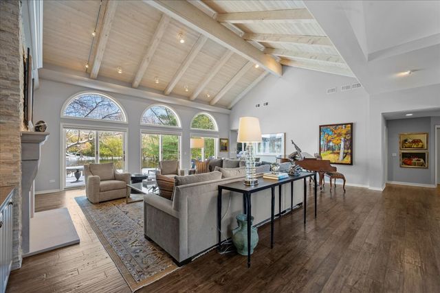 1725 Lilly Court, Highland Park, IL 60035