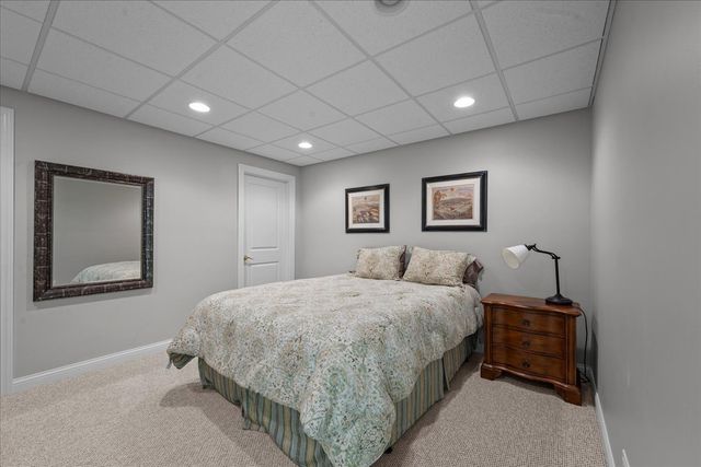 1725 Lilly Court, Highland Park, IL 60035