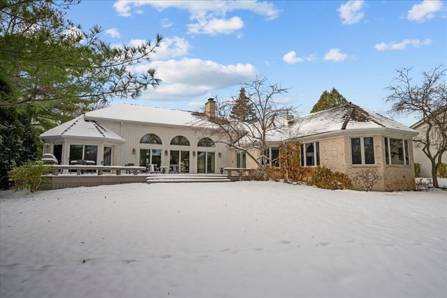 1725 Lilly Court, Highland Park, IL 60035