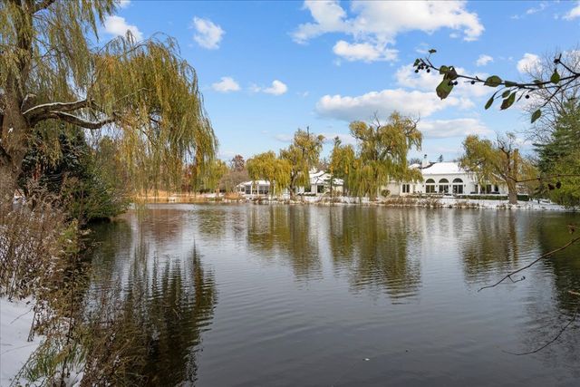 1725 Lilly Court, Highland Park, IL 60035