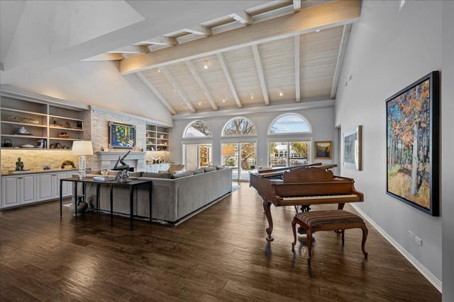 1725 Lilly Court, Highland Park, IL 60035