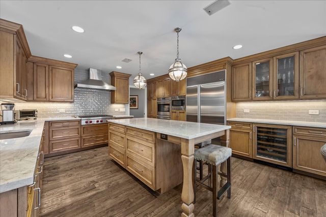 1725 Lilly Court, Highland Park, IL 60035