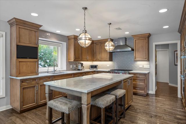 1725 Lilly Court, Highland Park, IL 60035