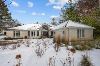 1725 Lilly Court, Highland Park, IL 60035