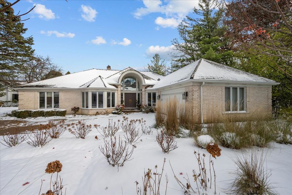 1725 Lilly Court, Highland Park, IL 60035