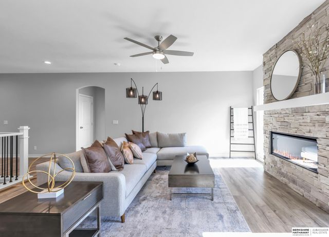 9801 S 184th Avenue, Omaha, NE 68136