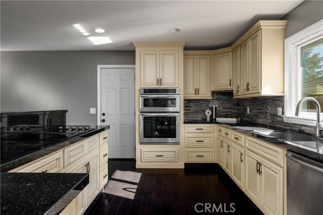 30205 Channel Way, Canyon Lake, CA 92587