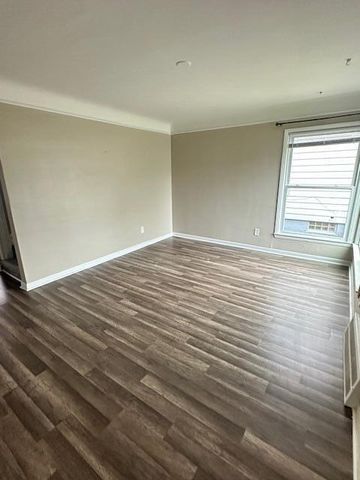 13348 Walnut Street, Southgate, MI 48195