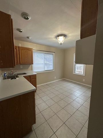 13348 Walnut Street, Southgate, MI 48195