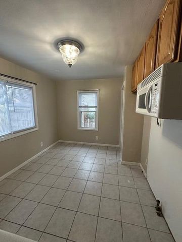 13348 Walnut Street, Southgate, MI 48195