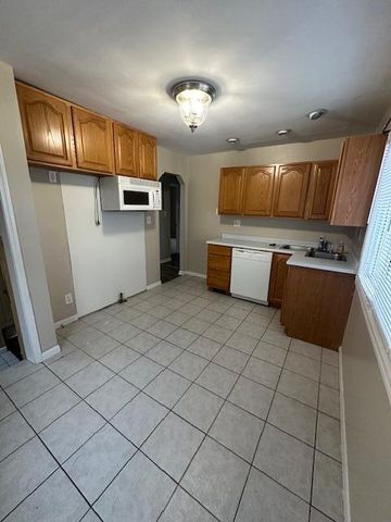 13348 Walnut Street, Southgate, MI 48195