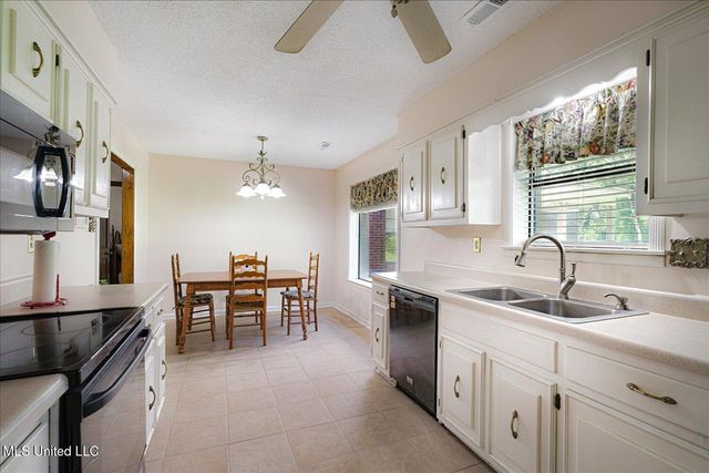 4210 Red Oaks Drive, Horn Lake, MS 38637