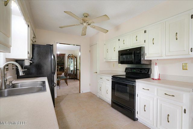 4210 Red Oaks Drive, Horn Lake, MS 38637