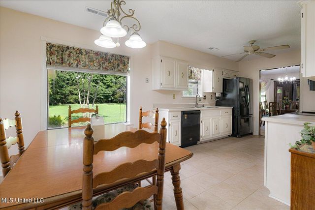 4210 Red Oaks Drive, Horn Lake, MS 38637