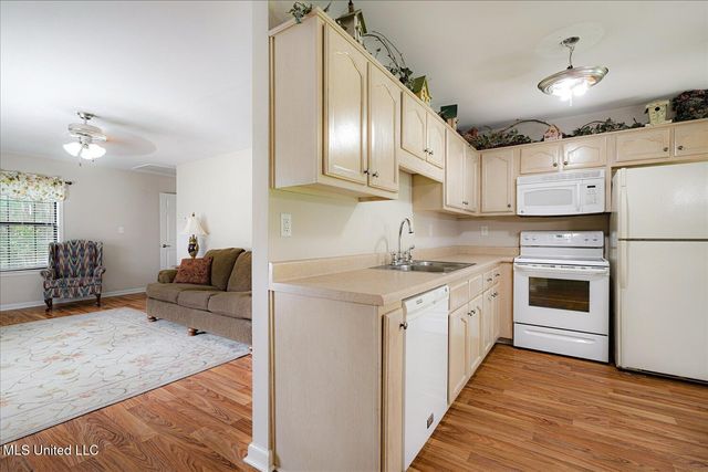 4210 Red Oaks Drive, Horn Lake, MS 38637
