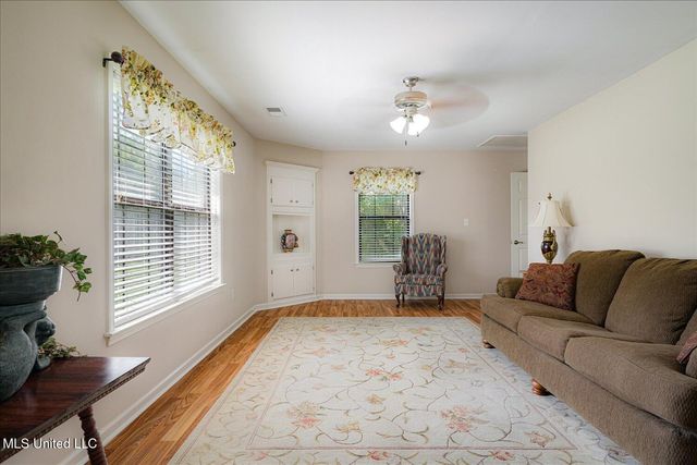 4210 Red Oaks Drive, Horn Lake, MS 38637