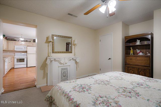 4210 Red Oaks Drive, Horn Lake, MS 38637