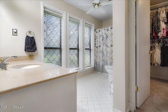 4210 Red Oaks Drive, Horn Lake, MS 38637