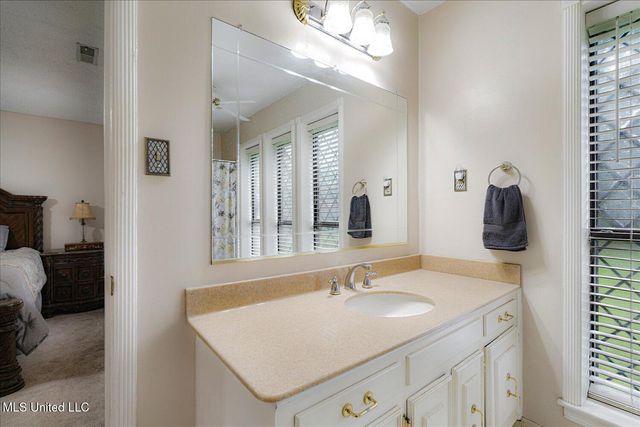 4210 Red Oaks Drive, Horn Lake, MS 38637