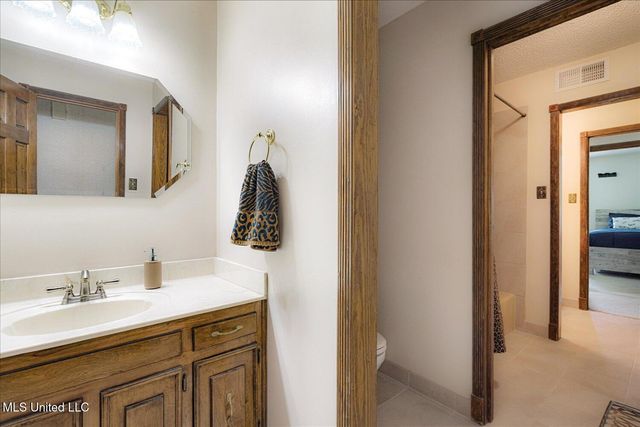 4210 Red Oaks Drive, Horn Lake, MS 38637
