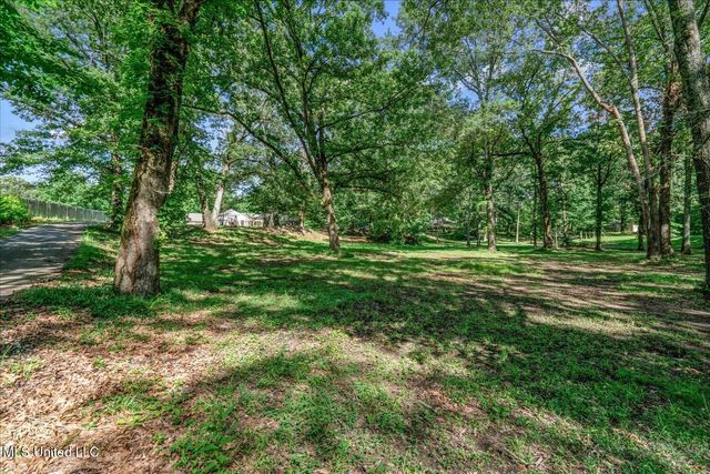 4210 Red Oaks Drive, Horn Lake, MS 38637