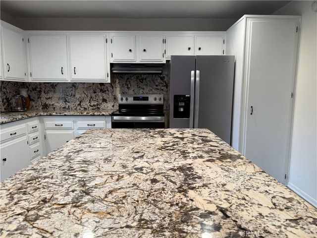 5477 Nestle Avenue 11, Tarzana, CA 91356