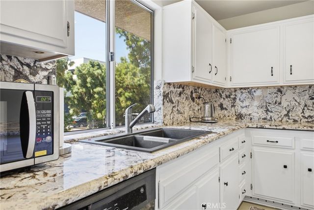 5477 Nestle Avenue 11, Tarzana, CA 91356