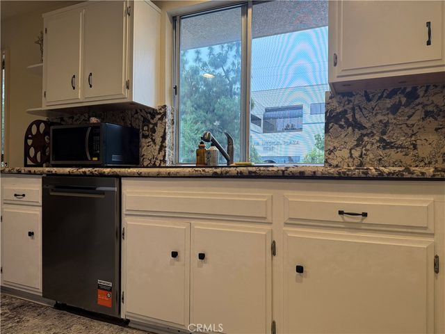 5477 Nestle Avenue 11, Tarzana, CA 91356