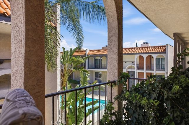 5477 Nestle Avenue 11, Tarzana, CA 91356