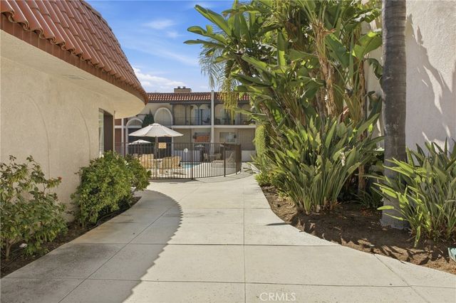 5477 Nestle Avenue 11, Tarzana, CA 91356