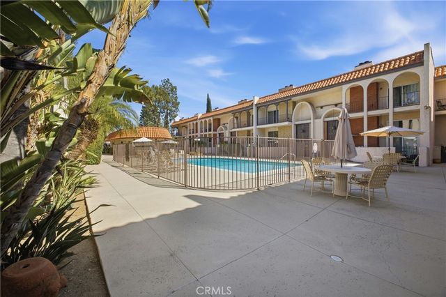5477 Nestle Avenue 11, Tarzana, CA 91356