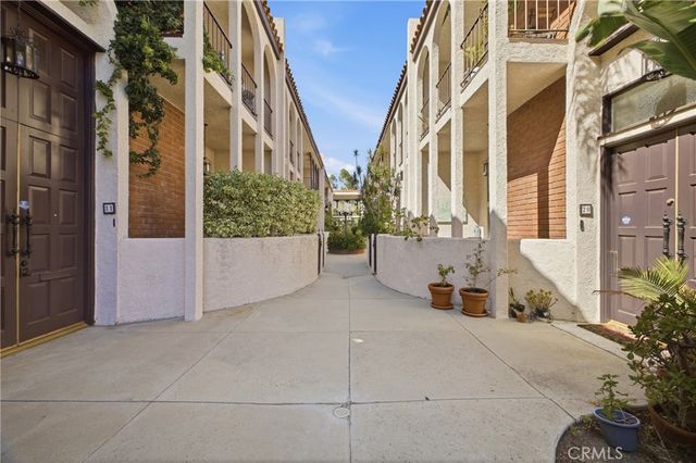 5477 Nestle Avenue 11, Tarzana, CA 91356
