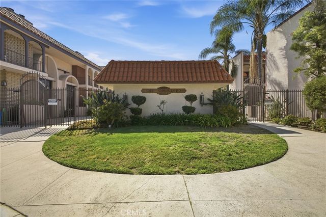 5477 Nestle Avenue 11, Tarzana, CA 91356