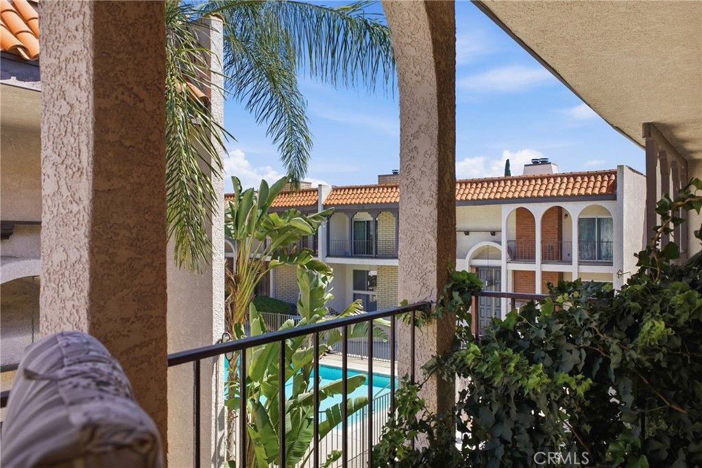 5477 Nestle Avenue 11, Tarzana, CA 91356