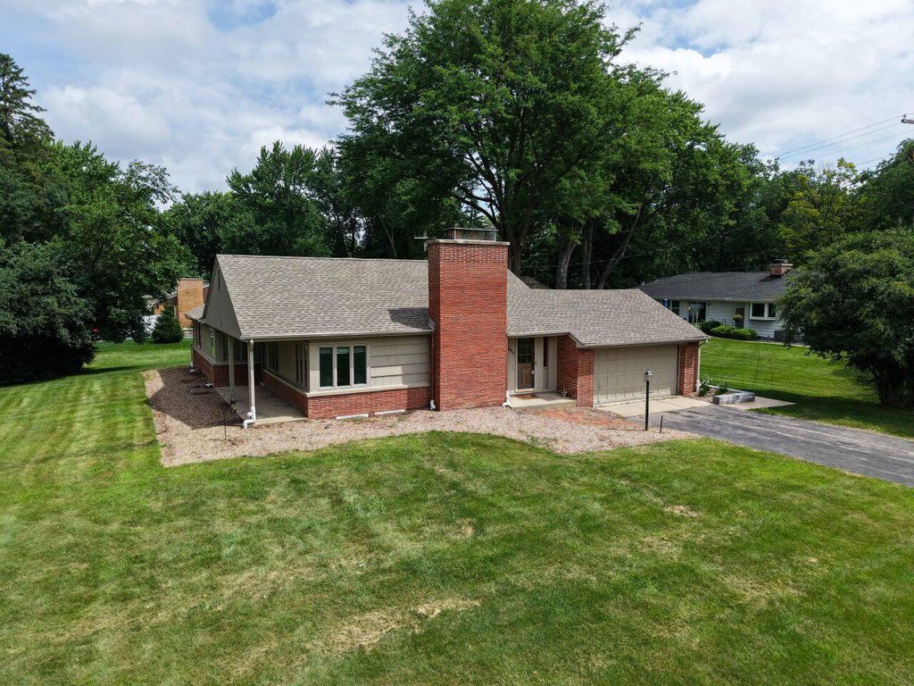 14660 Golf PARKWAY, Brookfield, WI 53005