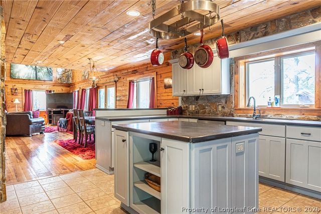 105 Lakewood Drive, Aberdeen, NC 28315