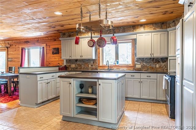 105 Lakewood Drive, Aberdeen, NC 28315