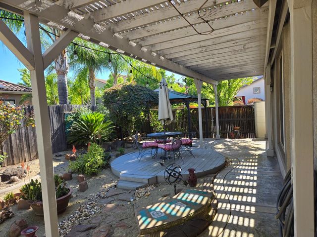 2204 Maloney Dr, Lincoln, CA 95648