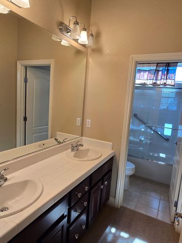 2204 Maloney Dr, Lincoln, CA 95648